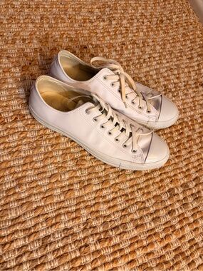 Converse Men's Chuck Taylors Low-Top leather Sneakers size 12